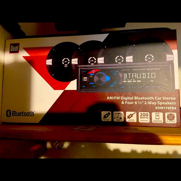 Dual radio and speakers - Picture 1 of 1